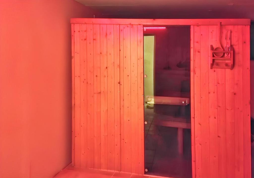 Fotografia z galérie ubytovania Villa spacieuse à Briare avec piscine privée et activités v destinácii Briare
