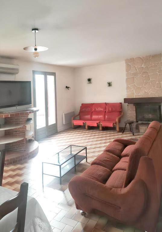 Posedenie v ubytovaní Villa spacieuse à Briare avec piscine privée et activités