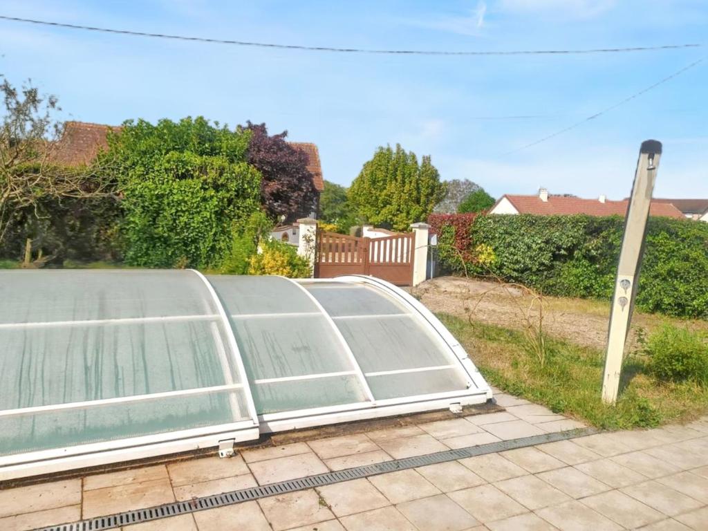 Fotografia z galérie ubytovania Villa spacieuse à Briare avec piscine privée et activités v destinácii Briare