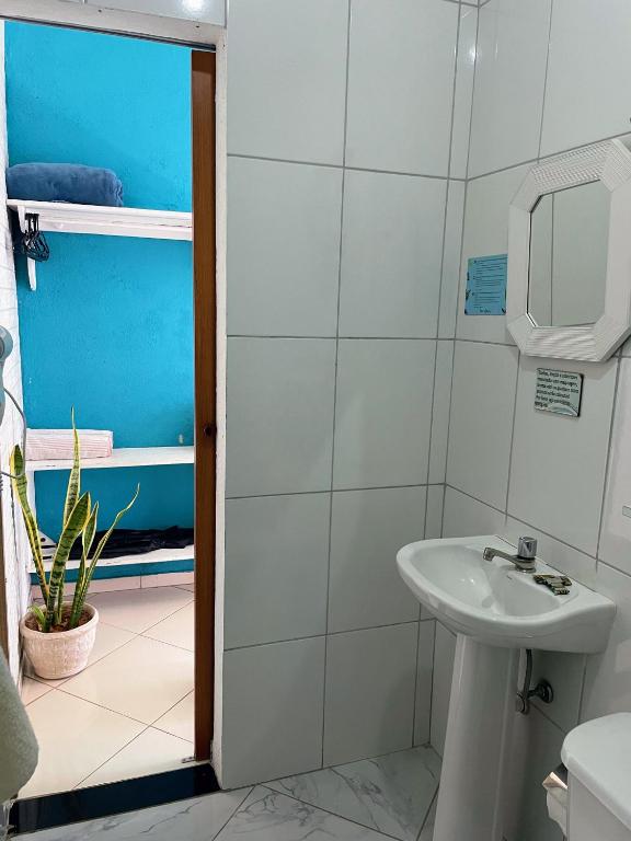 Koupelna v ubytování Suites Casa Azul-Vila do Abraão- conforto, limpeza, ótima localização