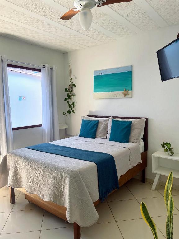 Postel nebo postele na pokoji v ubytování Suites Casa Azul-Vila do Abraão- conforto, limpeza, ótima localização