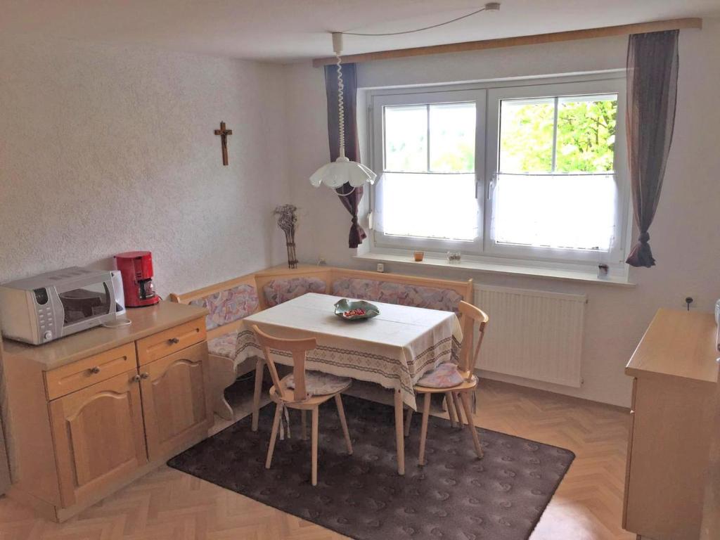Kuchyň nebo kuchyňský kout v ubytování Apartment in Wichsenstein near Gößweinstein Castle