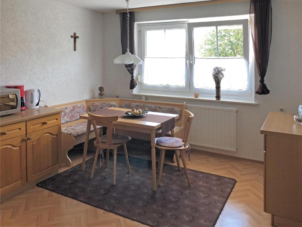 Kuchyň nebo kuchyňský kout v ubytování Apartment in Wichsenstein near Gößweinstein Castle