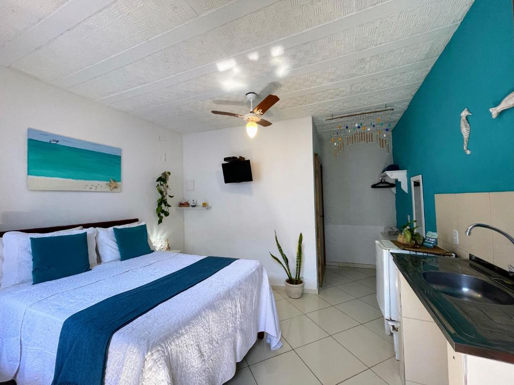 Postel nebo postele na pokoji v ubytování Suites Casa Azul-Vila do Abraão- conforto, limpeza, ótima localização