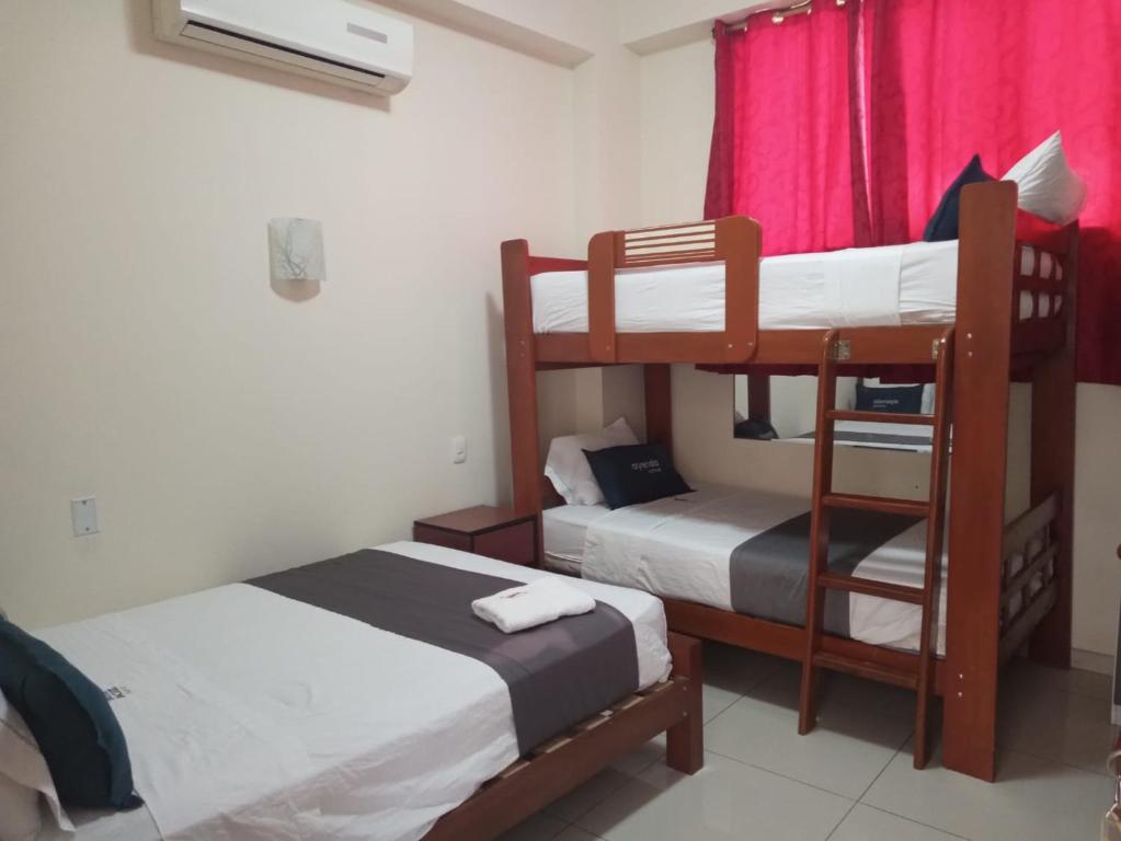 Postel nebo postele na pokoji v ubytování Hostal ISIS