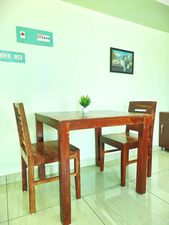 TV a/nebo společenská místnost v ubytování Shivam Eden Beach Homestay
