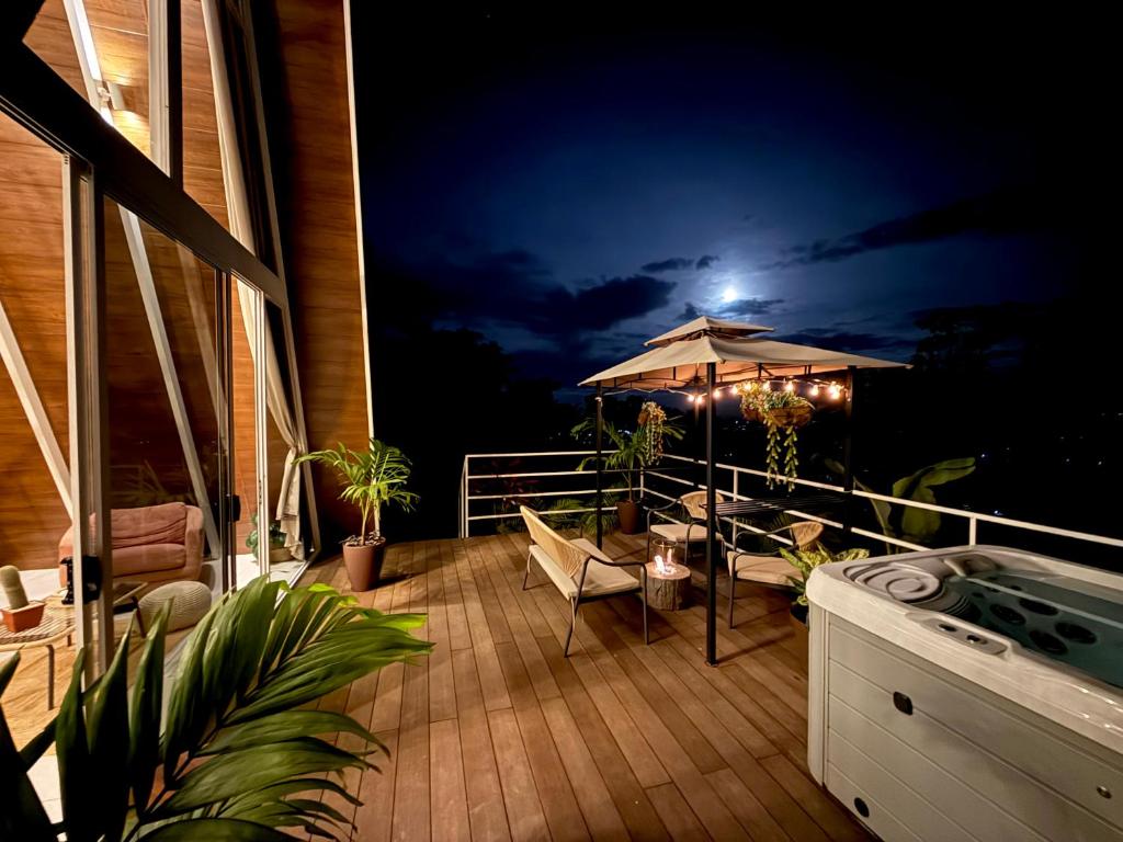 Gallery image of Beautiful La Fortuna chalet Amanecer de Luna in San Ramón