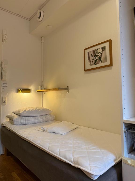 Postel nebo postele na pokoji v ubytování Torget Vandrarhem