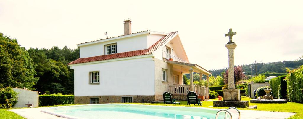 a house and a swimming pool in front of a house at Casa Olivar El Mandarino in Orazo