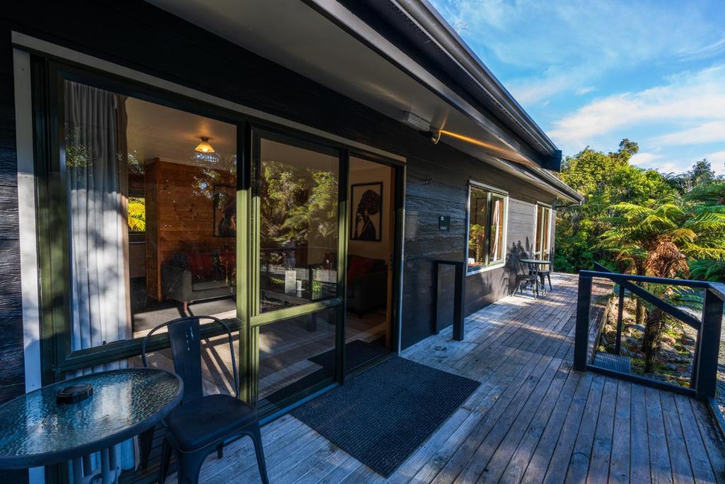 Balkón nebo terasa v ubytování Rainforest Retreat