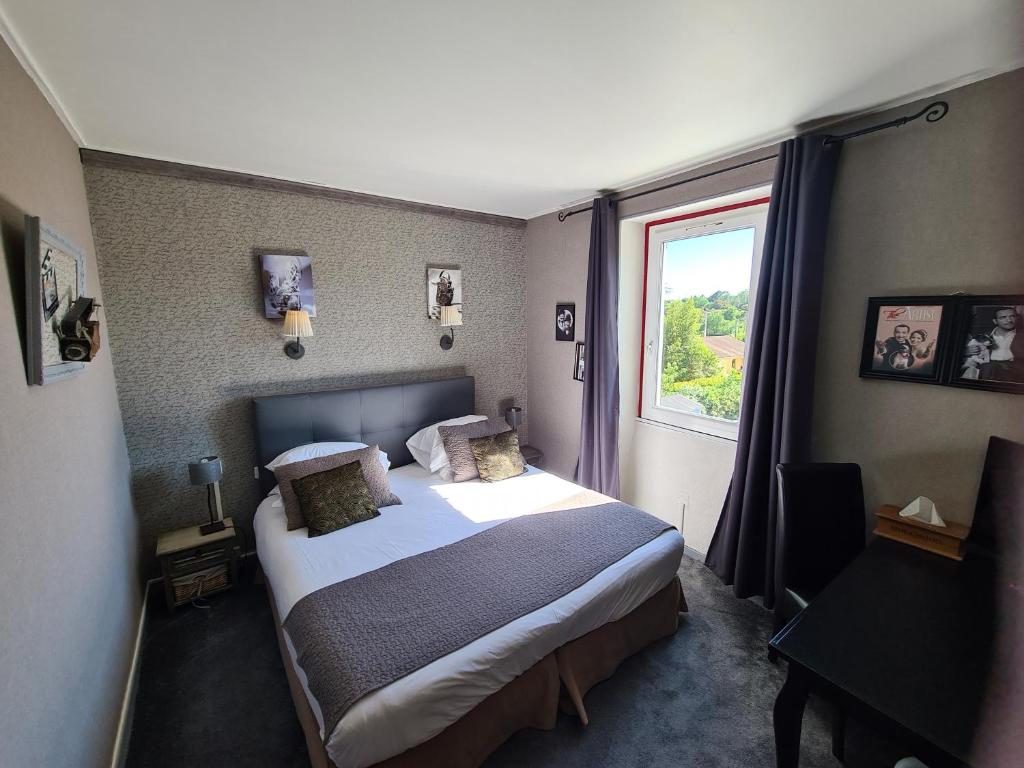 Postel nebo postele na pokoji v ubytování Logis le Relais Sarrasin