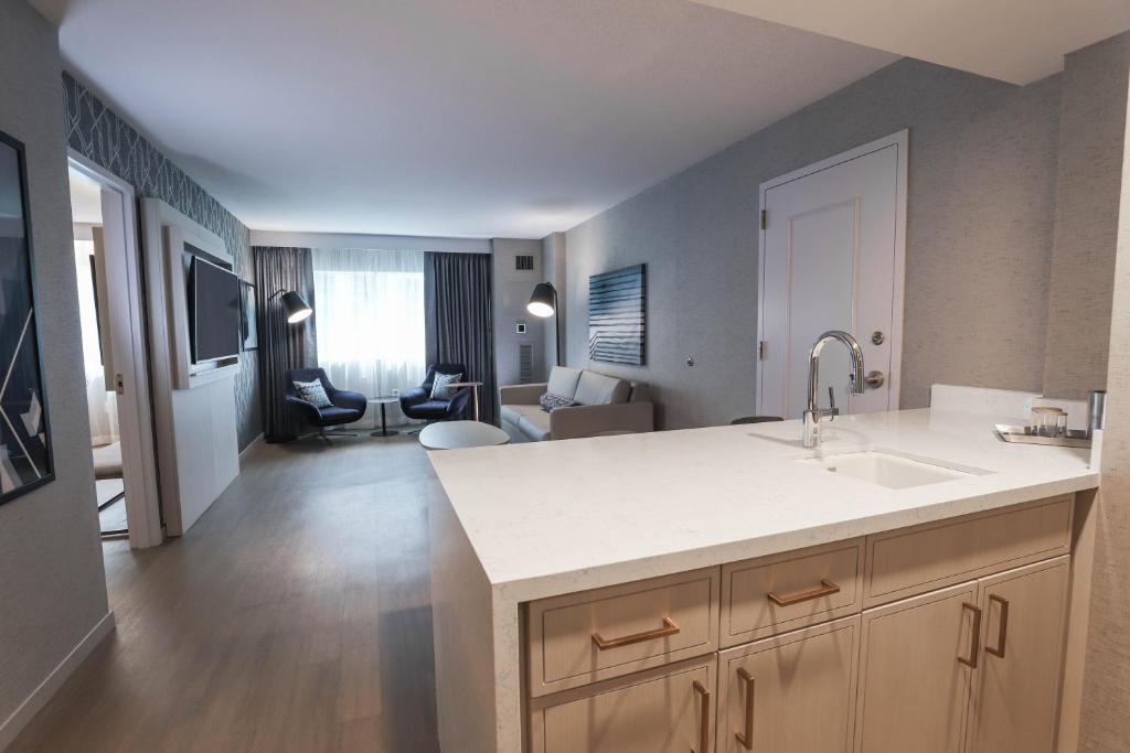 Radisson Plaza Hotel at Kalamazoo Center - 