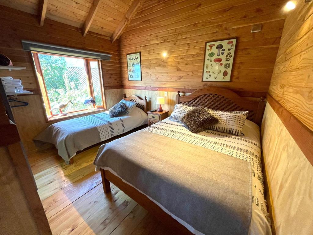 Postel nebo postele na pokoji v ubytování Hostal Pucon Sur