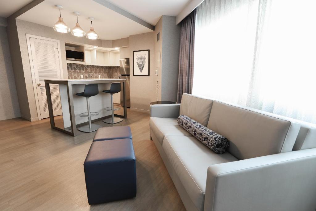 Radisson Plaza Hotel at Kalamazoo Center - 