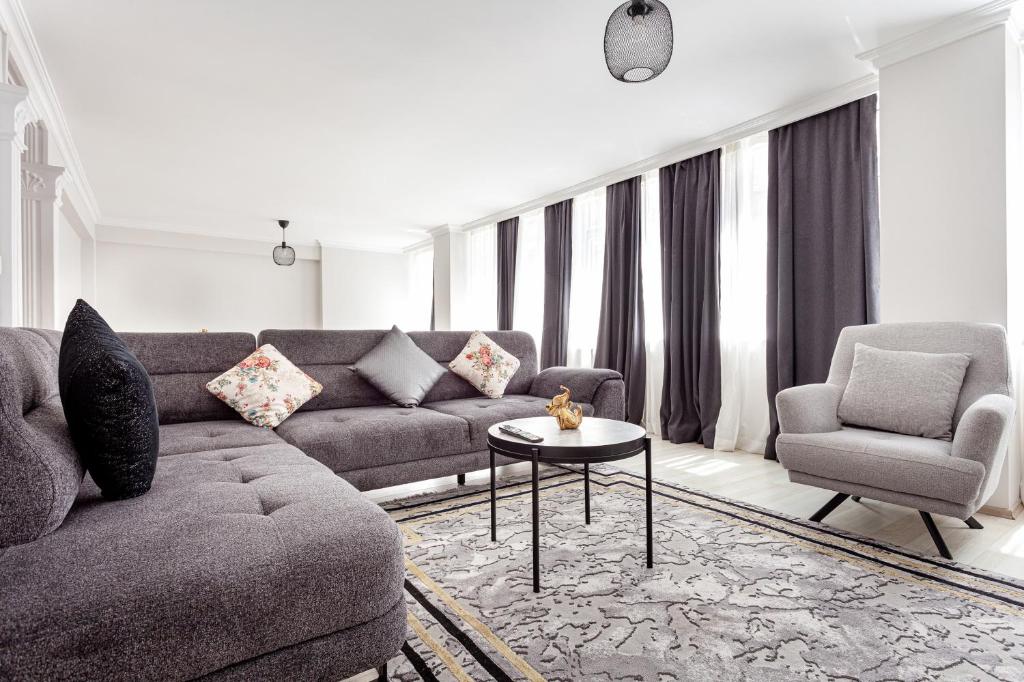Posezení v ubytování Charming Spacious 4 Big rooms with Sweet king beds