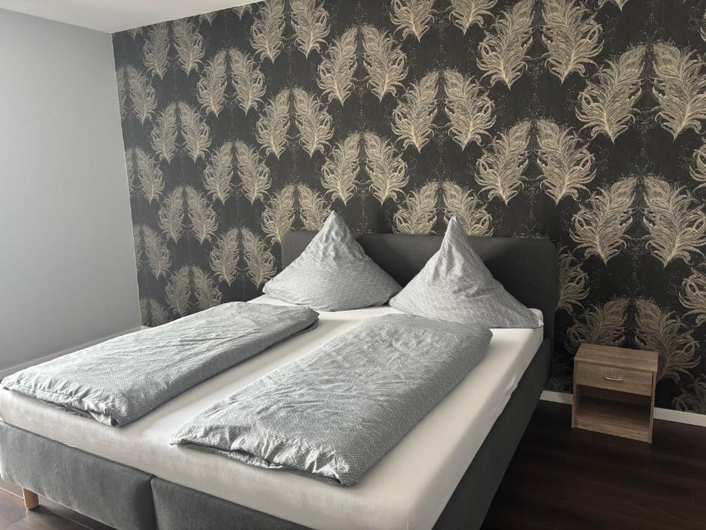 Postel nebo postele na pokoji v ubytování Stundenhotel Krieger