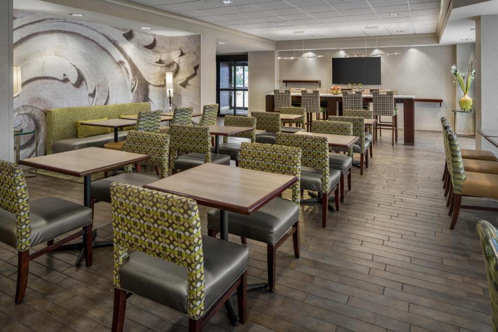 Posezení v ubytování Hampton Inn Rochester - Irondequoit