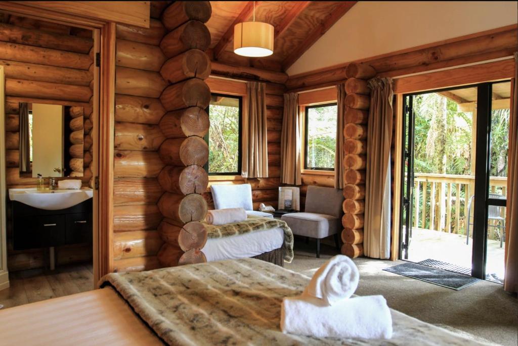 Postel nebo postele na pokoji v ubytování Rainforest Retreat