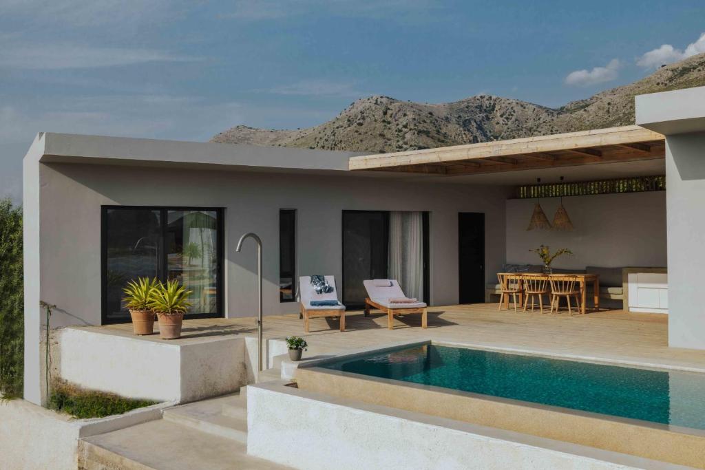 The swimming pool at or close to Villa Pelagia