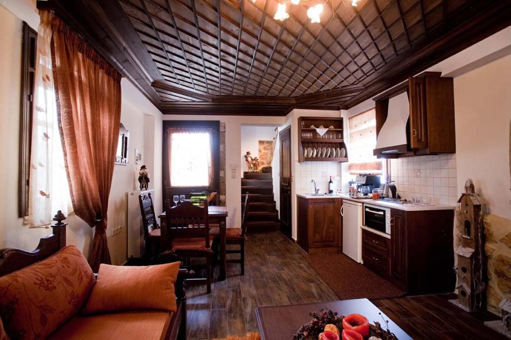 Kuchyň nebo kuchyňský kout v ubytování Aiolides Traditional Homes