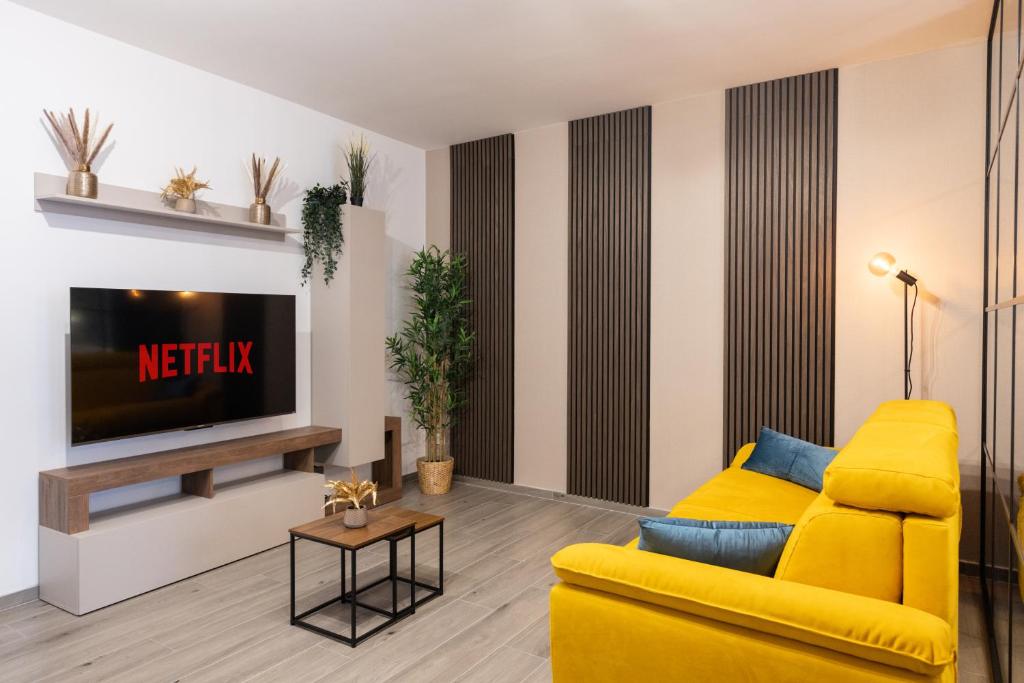 Urban Chic Luxury Suite Apartments - 18