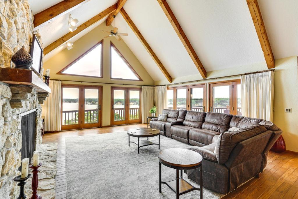 Gallery image of Spacious Osage Beach Home with Panoramic Lake Views in Osage Beach