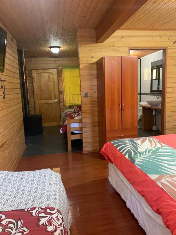 Ένα ή περισσότερα κρεβάτια σε δωμάτιο στο Hostal Tour Pucon