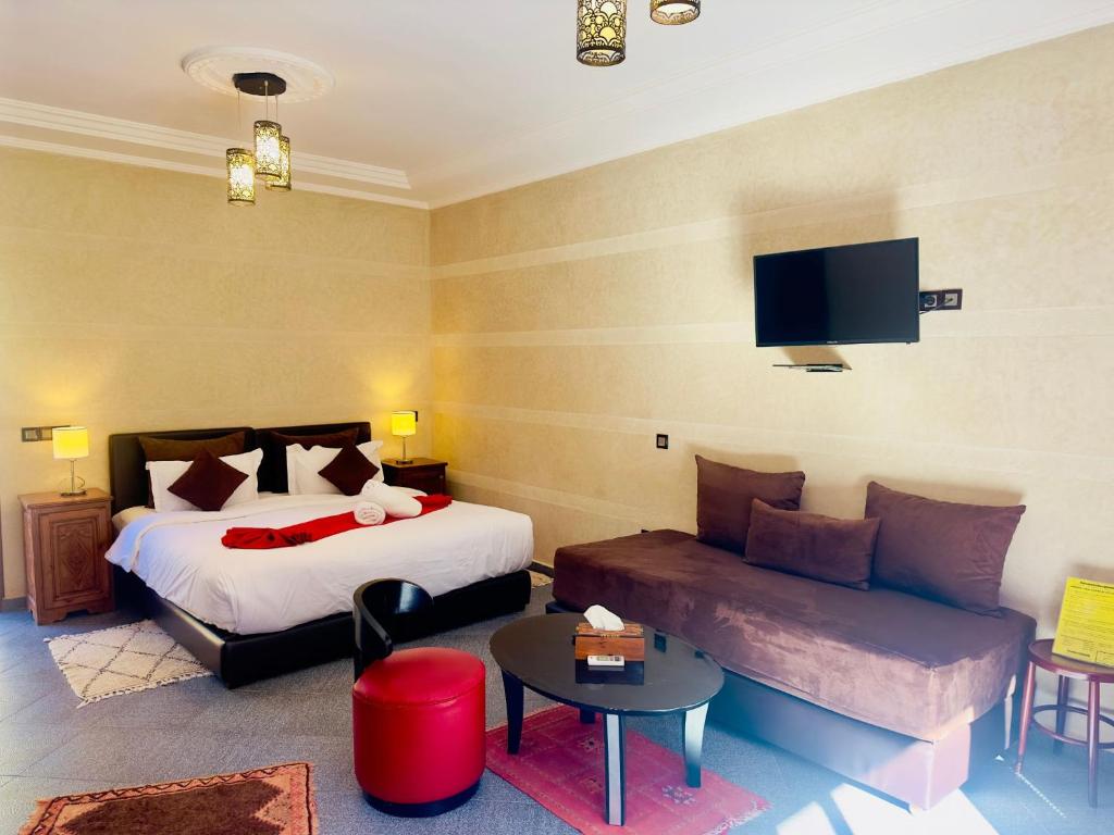 Postel nebo postele na pokoji v ubytování Aurocher Marrakech Ourika Oukaimeden
