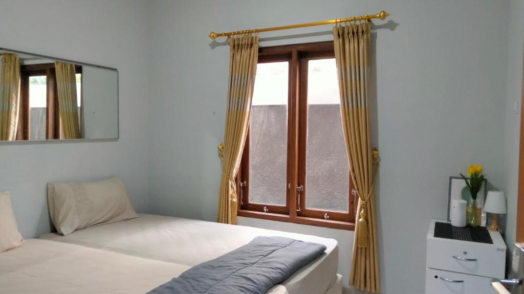 Postel nebo postele na pokoji v ubytování Homestay Rumah Bahagia Cepor