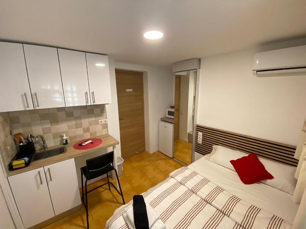 Kuchyň nebo kuchyňský kout v ubytování Habitaciones con baño y cocina privada