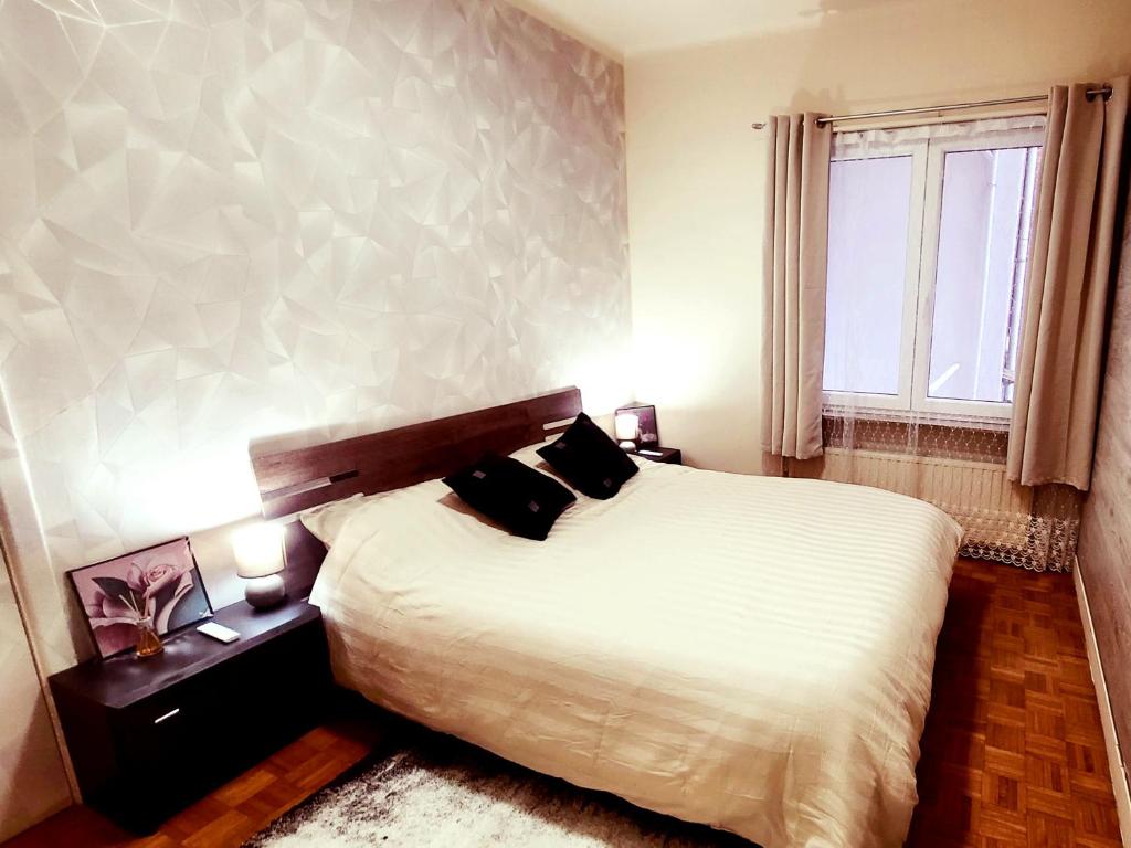 Postel nebo postele na pokoji v ubytování Room For Rent in Antwerpen
