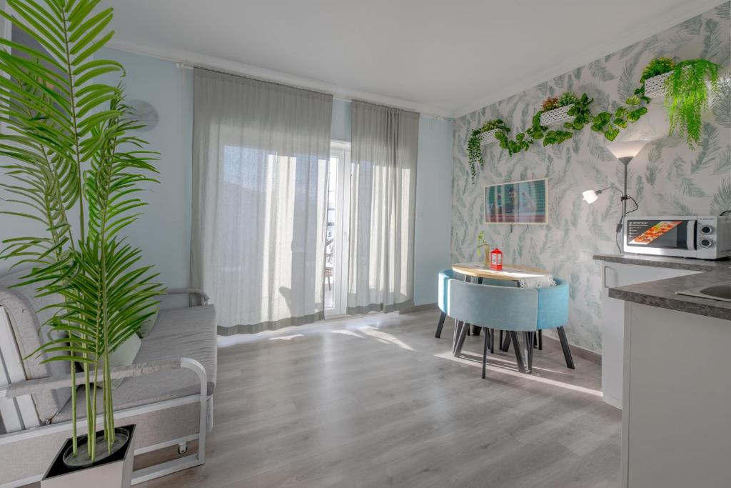 Кухня или мини-кухня в Gold Coast Photography Inn
