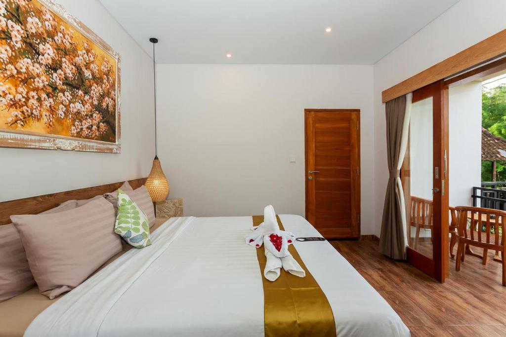 Postel nebo postele na pokoji v ubytování Graha Shanti Guest House