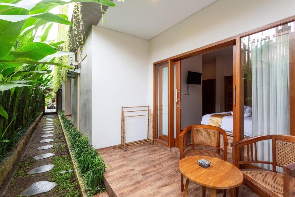 Balkón nebo terasa v ubytování Graha Shanti Guest House