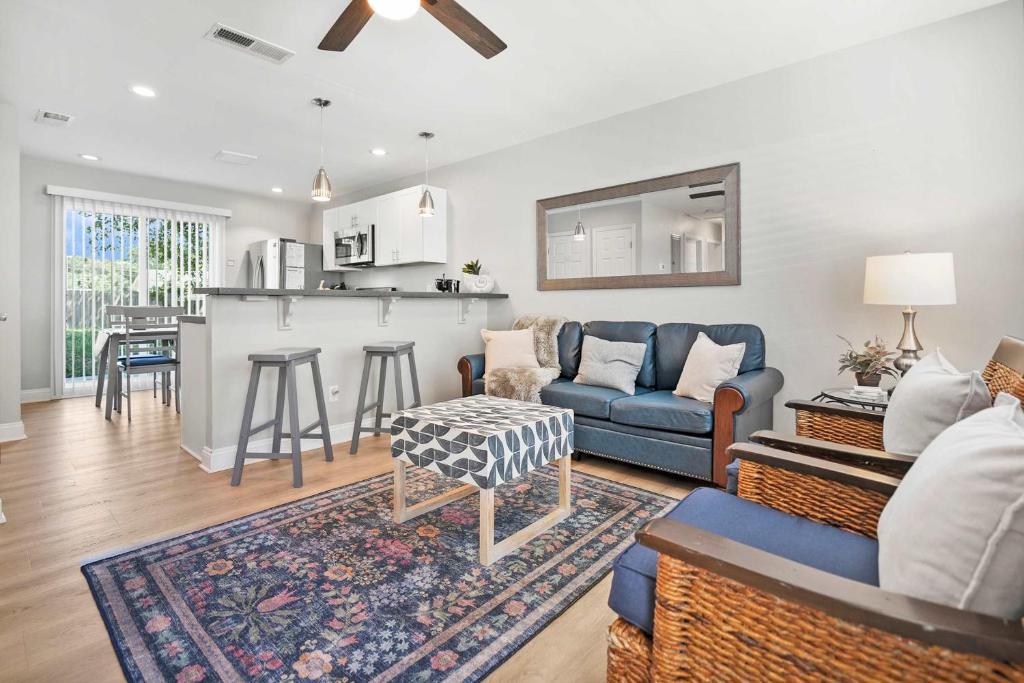 a living room with a couch and a kitchen at Secret Cottage 10 min to DT Dogs OK BBQ Parking in Saint Augustine