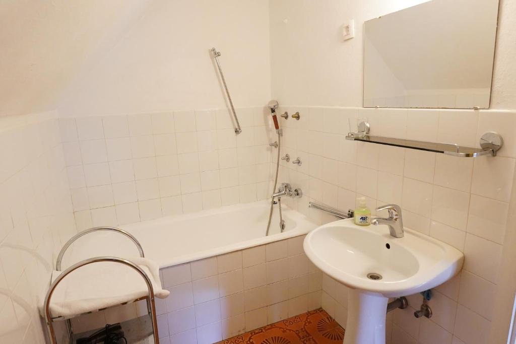 Koupelna v ubytování Sobe in apartmaji Pri Ukcu Bohinj