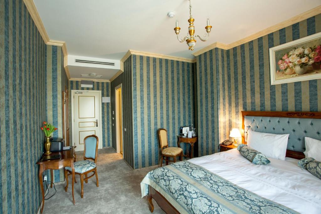 Postel nebo postele na pokoji v ubytování The Arlington Boutique Hotel