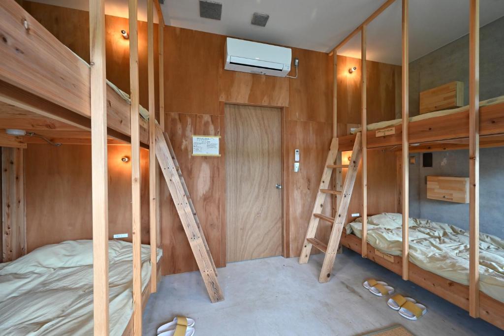 Postel nebo postele na pokoji v ubytování Heguri Hub