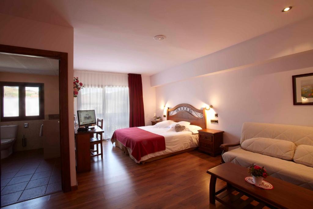 Postel nebo postele na pokoji v ubytování Hotel Calitxo