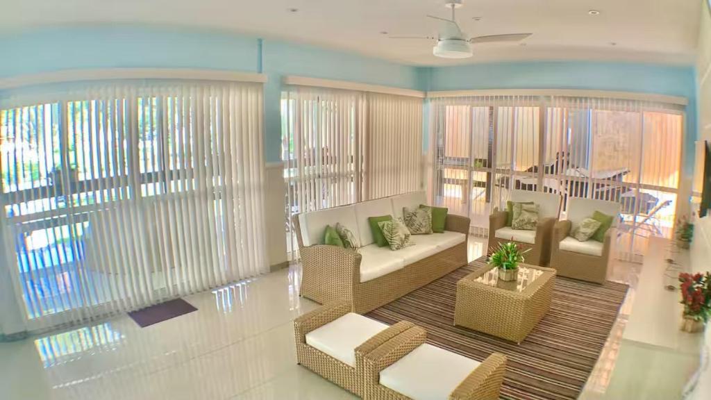 a living room with a couch and chairs and a table at Mansão Santa Tereza delux in Rio de Janeiro
