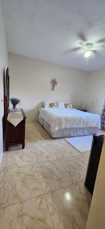 Ліжко або ліжка в номері Swabys Hope Hideaway