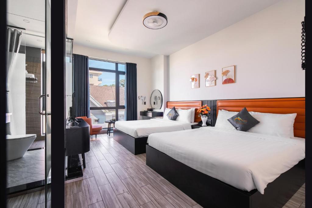 Postel nebo postele na pokoji v ubytování Greenview City Hotel