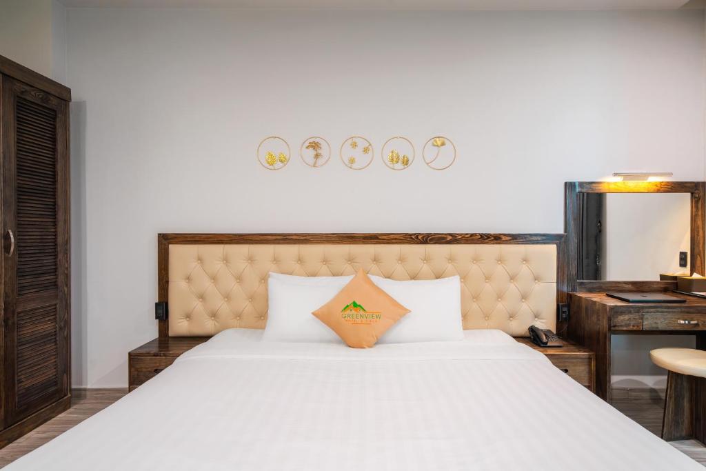 Postel nebo postele na pokoji v ubytování Greenview City Hotel