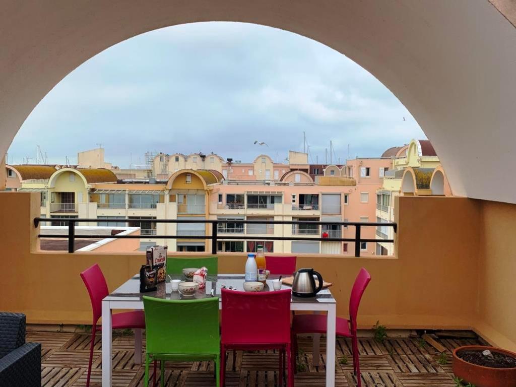 Photo de la galerie de l'établissement Duplex T3 - Terrasse Panoramique - Proche Plage - Pour 4 Pers - à Gruissan - FR-1-796-19, à Gruissan