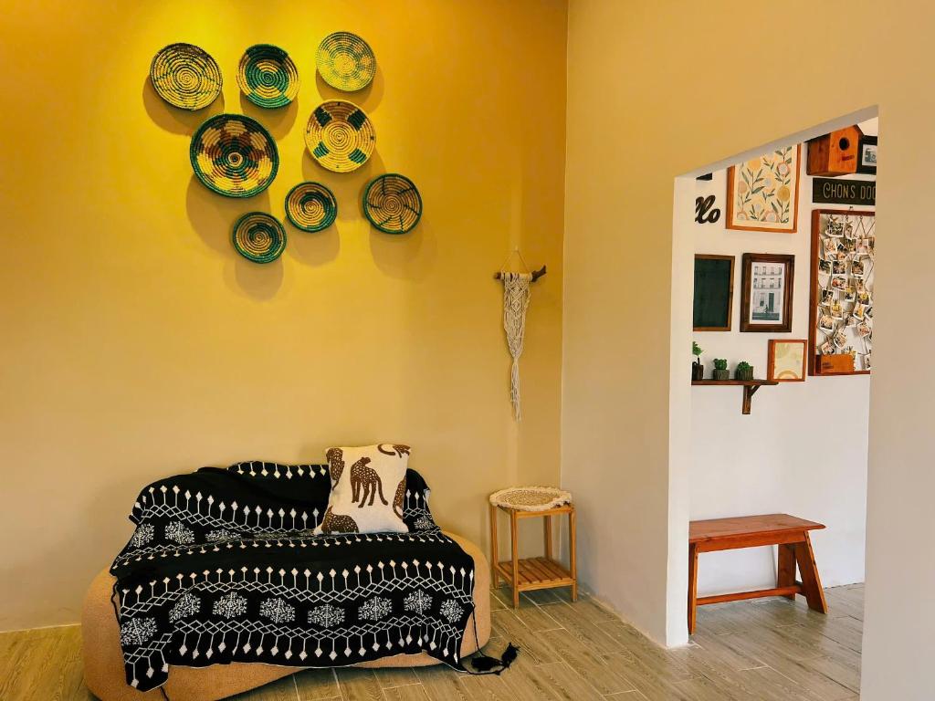 Khu vực ghế ngồi tại Chon's Dock Homestay &amp; House Lease