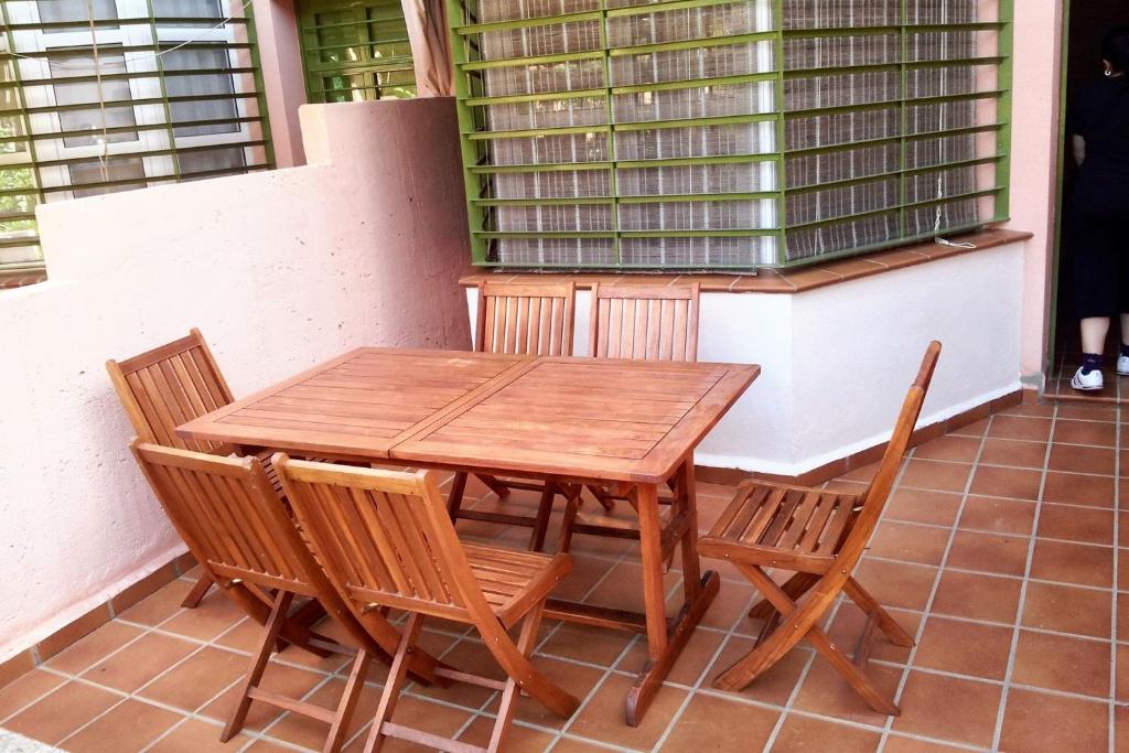 Fotografia z galérie ubytovania Welcoming House in Islantilla, Pool and Garden View. v destinácii Islantilla