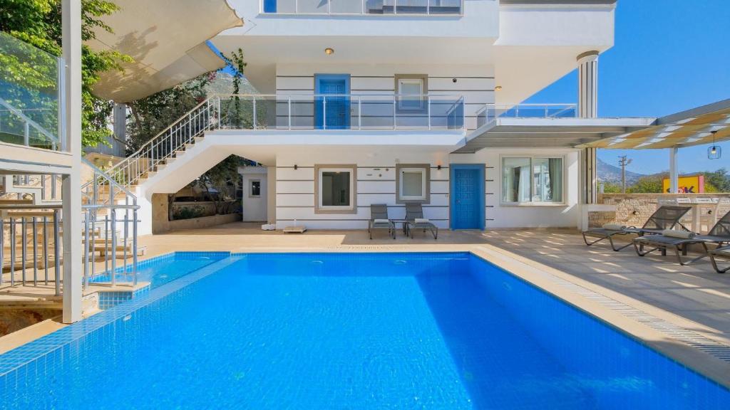 Bazén v ubytování Kalkan 5 Bedroom Villa - 1092 nebo v jeho okolí