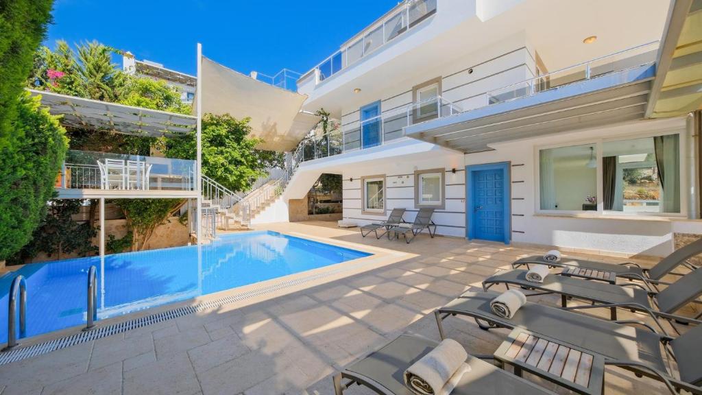 Bazén v ubytování Kalkan 5 Bedroom Villa - 1092 nebo v jeho okolí