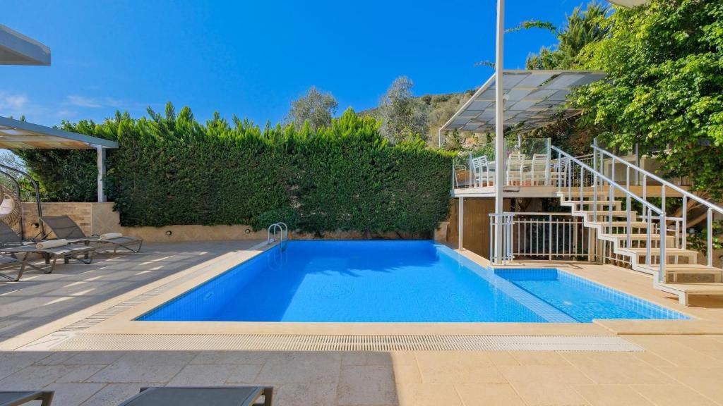 Bazén v ubytování Kalkan 5 Bedroom Villa - 1092 nebo v jeho okolí