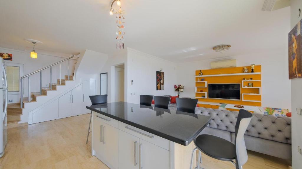 Posezení v ubytování Kalkan 5 Bedroom Villa - 1092